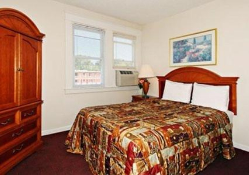The Regal Inn & Suites Image 4