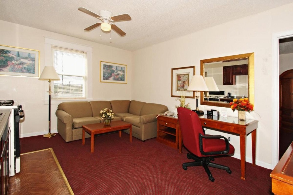 The Regal Inn & Suites Image 8